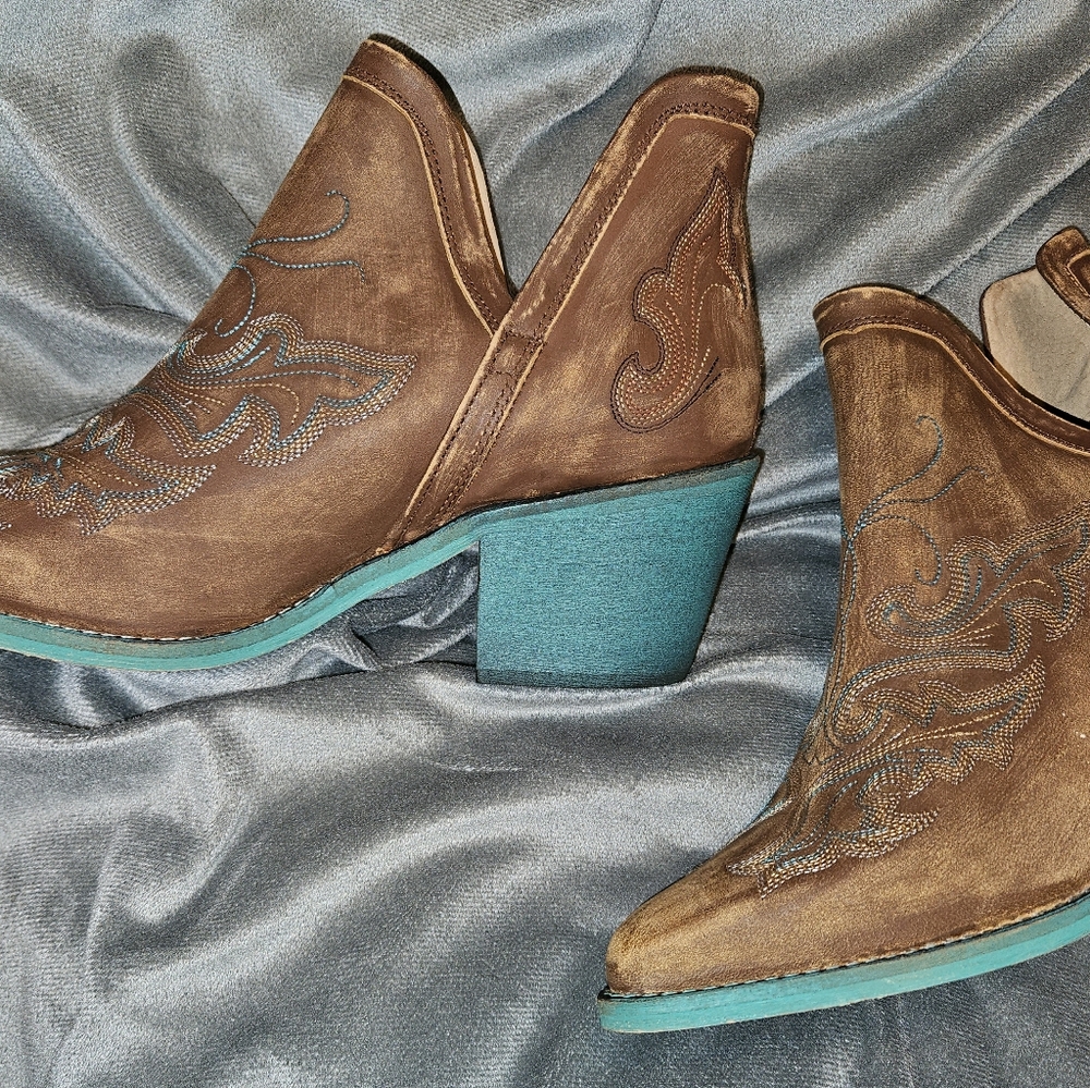 CORRAL BOOTIES- NWOT